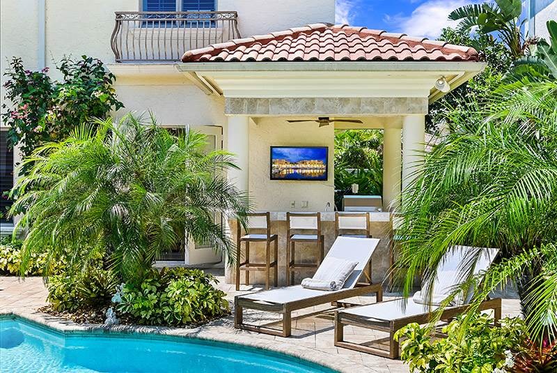 Pool Bar/Grill Area