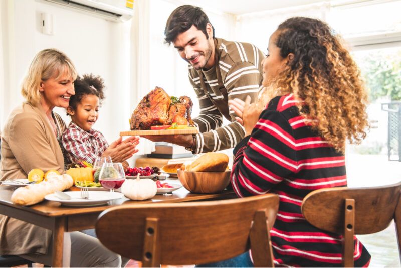 family enjoying thanksgiving dinner