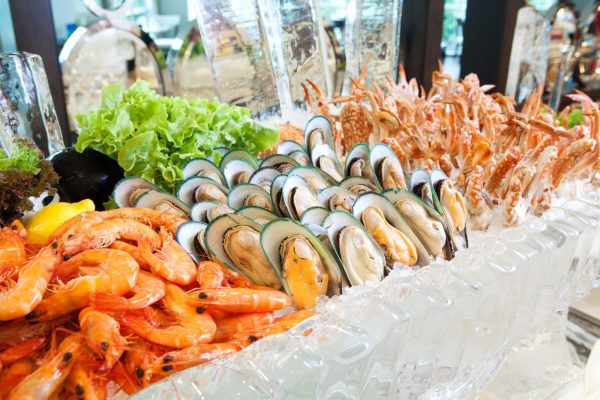 seafood on ice at market